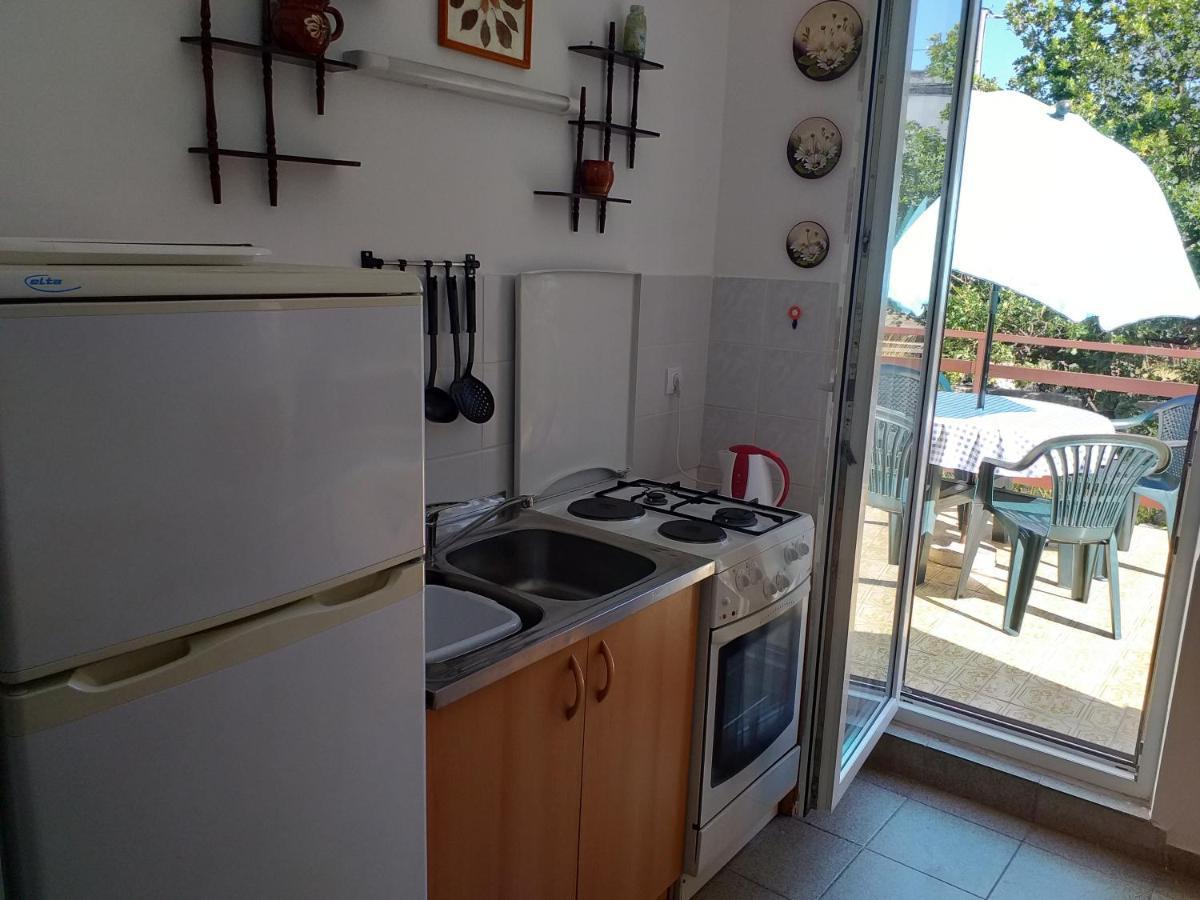 Beachfront House Nada - Happy Rentals Karlobag Ngoại thất bức ảnh