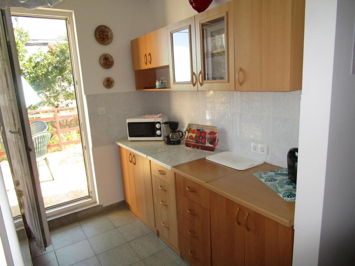 Beachfront House Nada - Happy Rentals Karlobag Ngoại thất bức ảnh