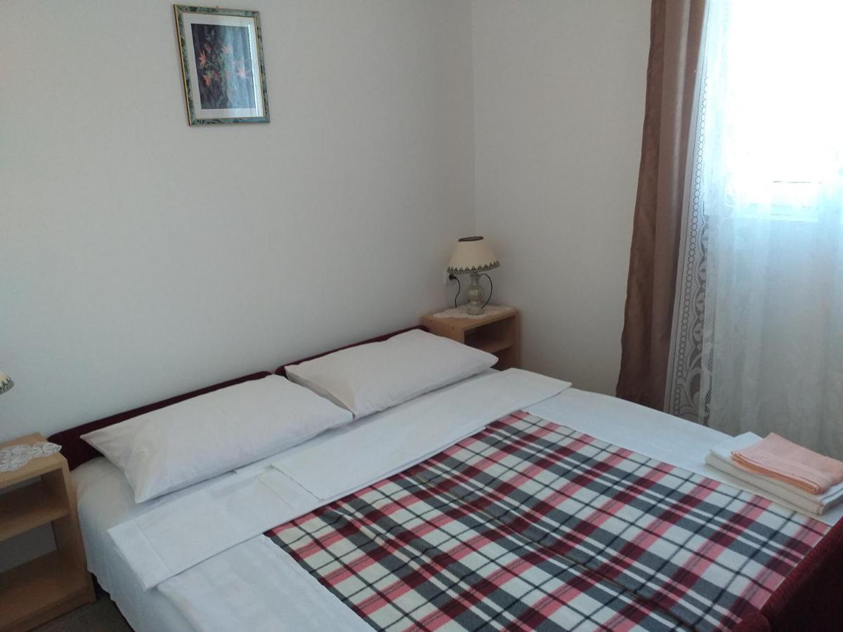 Beachfront House Nada - Happy Rentals Karlobag Ngoại thất bức ảnh