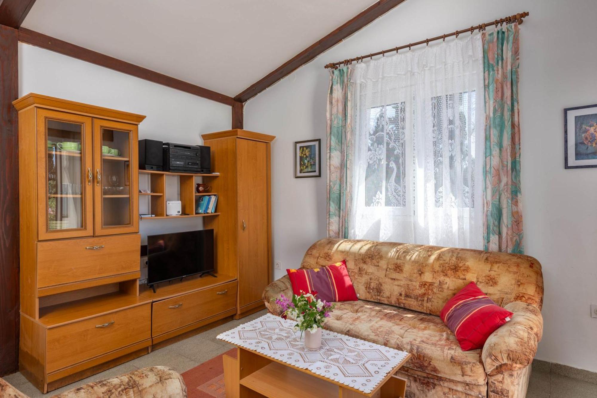 Beachfront House Nada - Happy Rentals Karlobag Ngoại thất bức ảnh