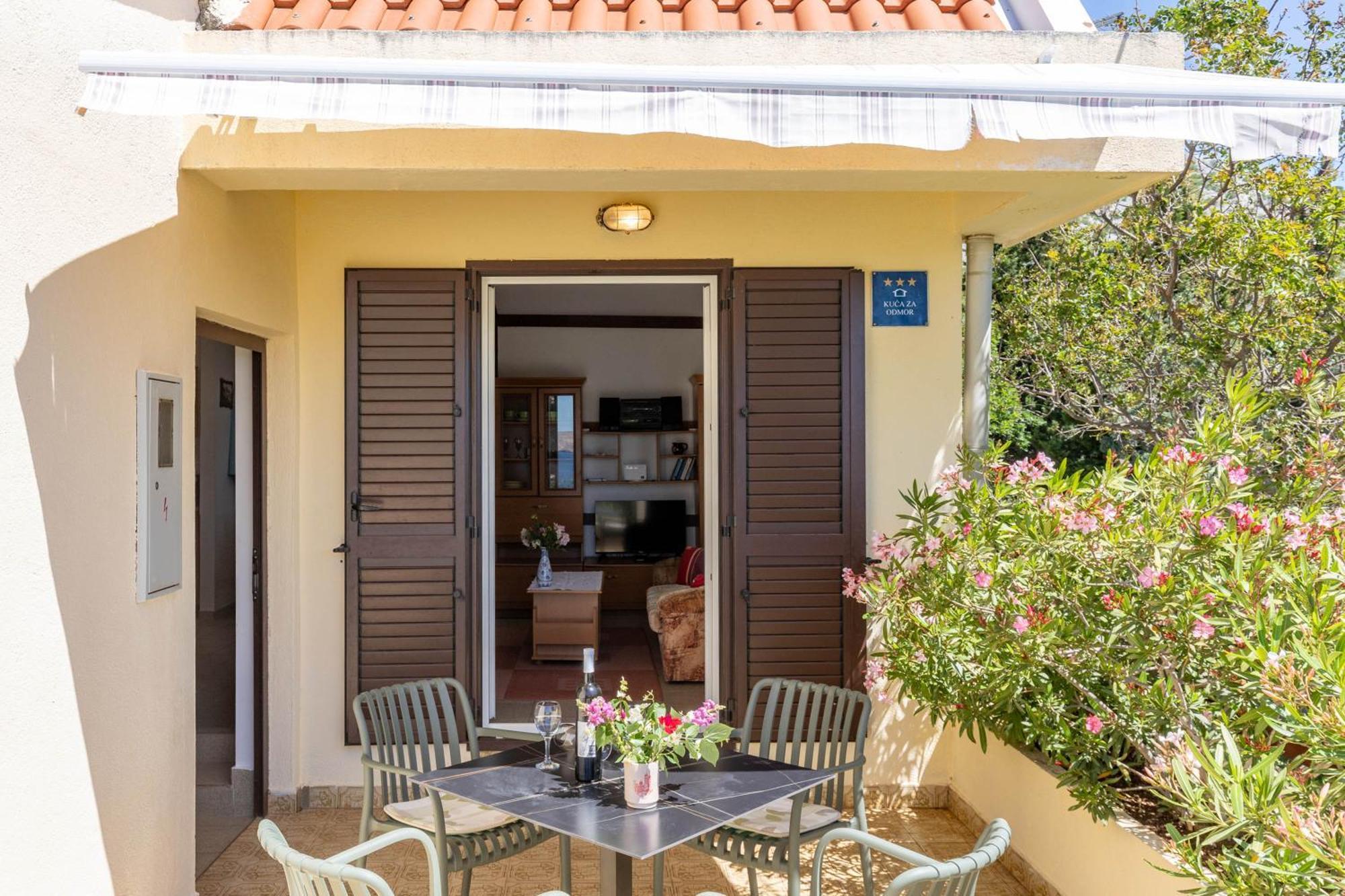 Beachfront House Nada - Happy Rentals Karlobag Ngoại thất bức ảnh