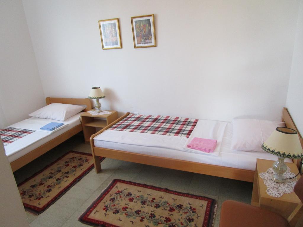 Beachfront House Nada - Happy Rentals Karlobag Phòng bức ảnh