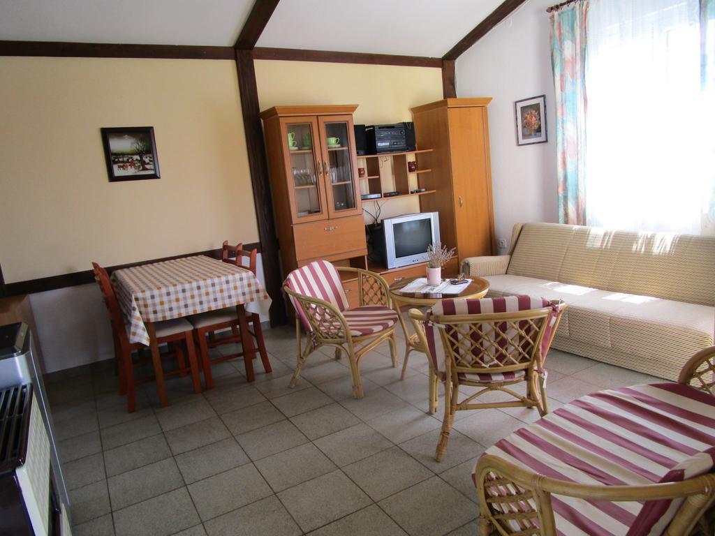 Beachfront House Nada - Happy Rentals Karlobag Phòng bức ảnh